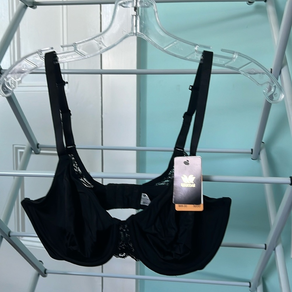 COPY - NWT Wacoal bra size 32DD!